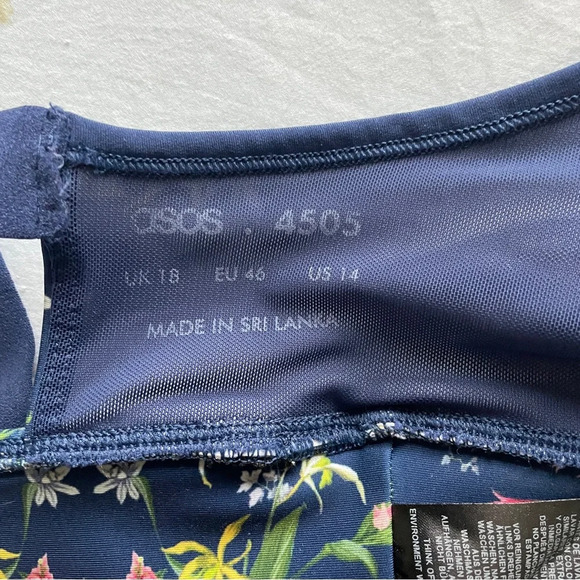 ASOS 4505 Mid Impact Floral Sports Bra - Picture 11 of 11